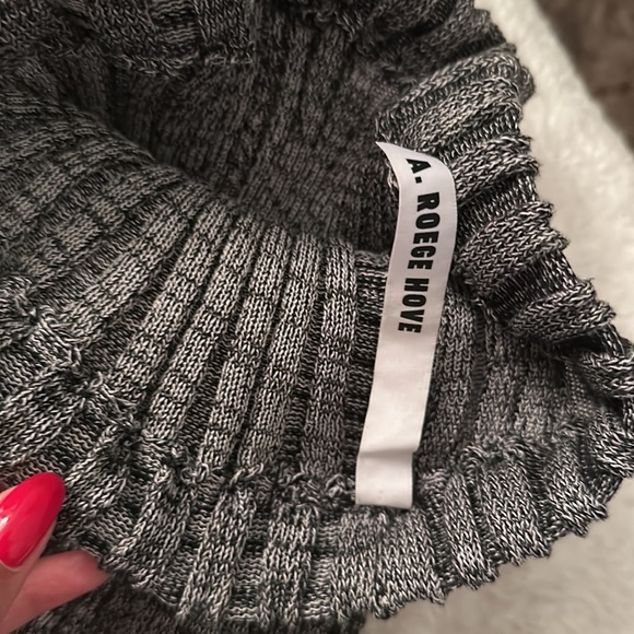 A. ROEGE HOVE Grey Nylon Turtleneck and Bottoms - Picture 10 of 11